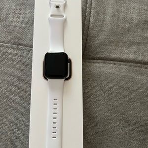 ❌ SOLD ❌ Apple Watch Series 5 40 mm